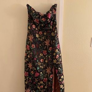 Lulu’s strapless midi dress